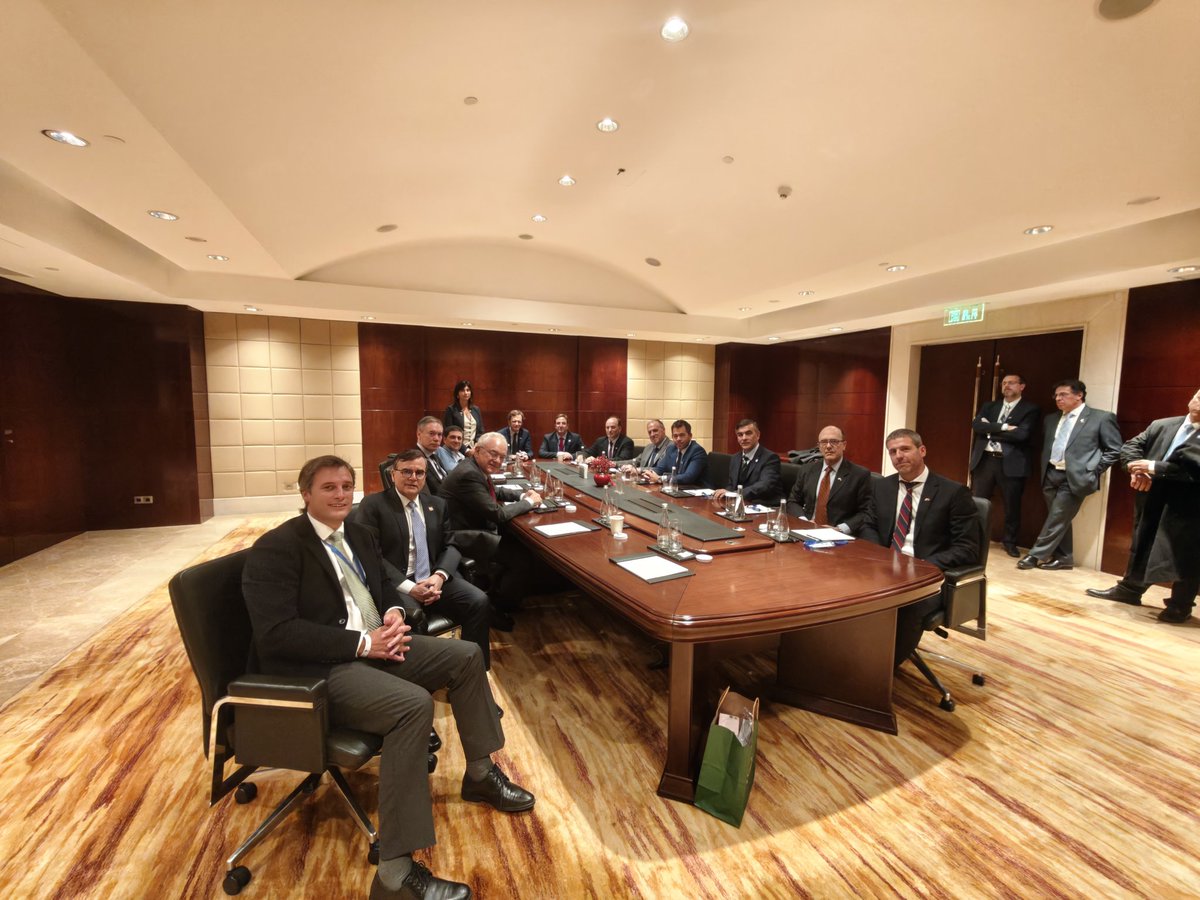 Se realizó una reunión positiva del viaje a China entre representantes del gobierno y de las cámaras empresariales <a href="/CamaraUY/">Cámara de Comercio y Servicios UY 🇺🇾</a> <a href="/AsocRuralUy/">Asociación Rural del Uruguay</a> <a href="/CEDUruguay/">CEDU</a> <a href="/camindus/">Cámara de Industrias del Uruguay</a>