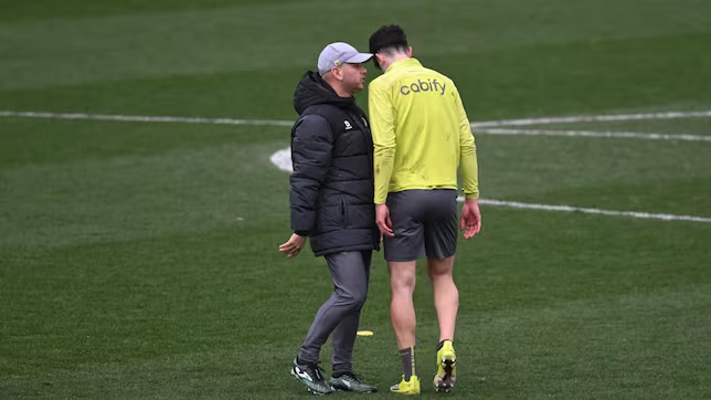 AthleticXtra's tweet photo. 🚨🚨🚨 Manex Lozano ha abandonado el entrenamiento del Racing con molestias en su rodilla derecha tras un mal apoyo. Las sensaciones del prometedor delantero cedido por el Athletic eran muy malas. 

[@OskarGarcia16, @diarioas] https://t.co/l04oCj1uRd