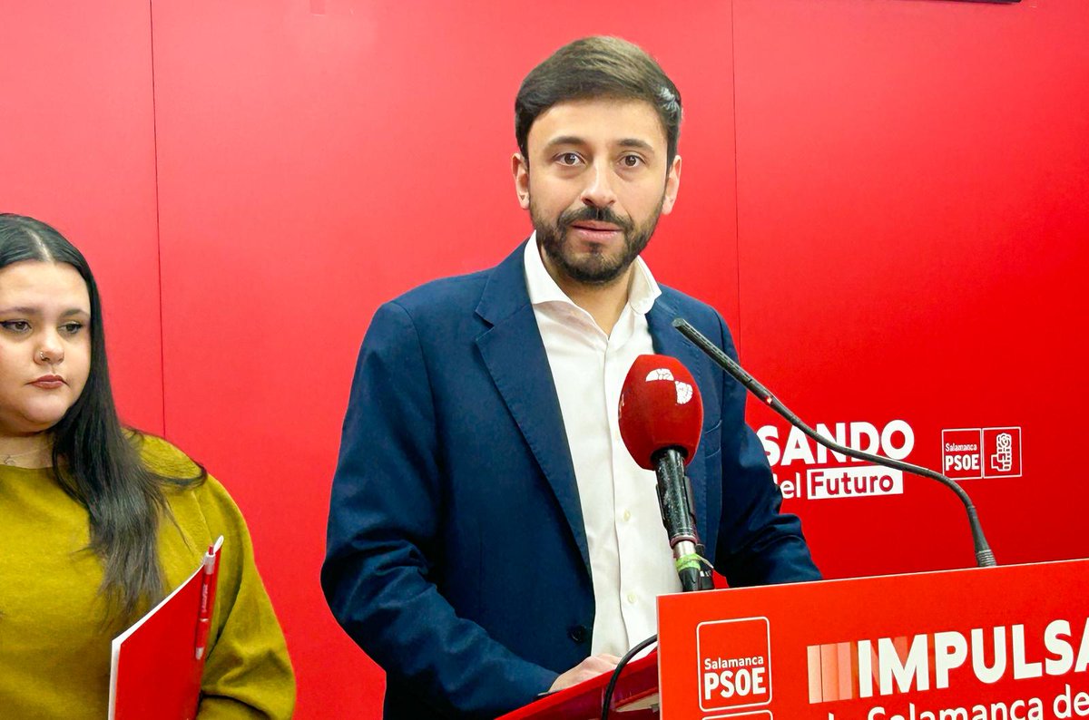 PSOESalamanca's tweet photo. 🎙️ RUEDA DE PRENSA

🗣️ Fran Díaz, cabeza de lista a las Cortes de Castilla y León:

👉"Es fundamental que los jóvenes se queden en nuestra Comunidad; hay que parar este éxodo".

🔴 "Nuestro lema es 'Derecho a quedarse'.  ¿Por qué no pueden desarrollar aquí su vida?". https://t.co/4tmuUbV37i