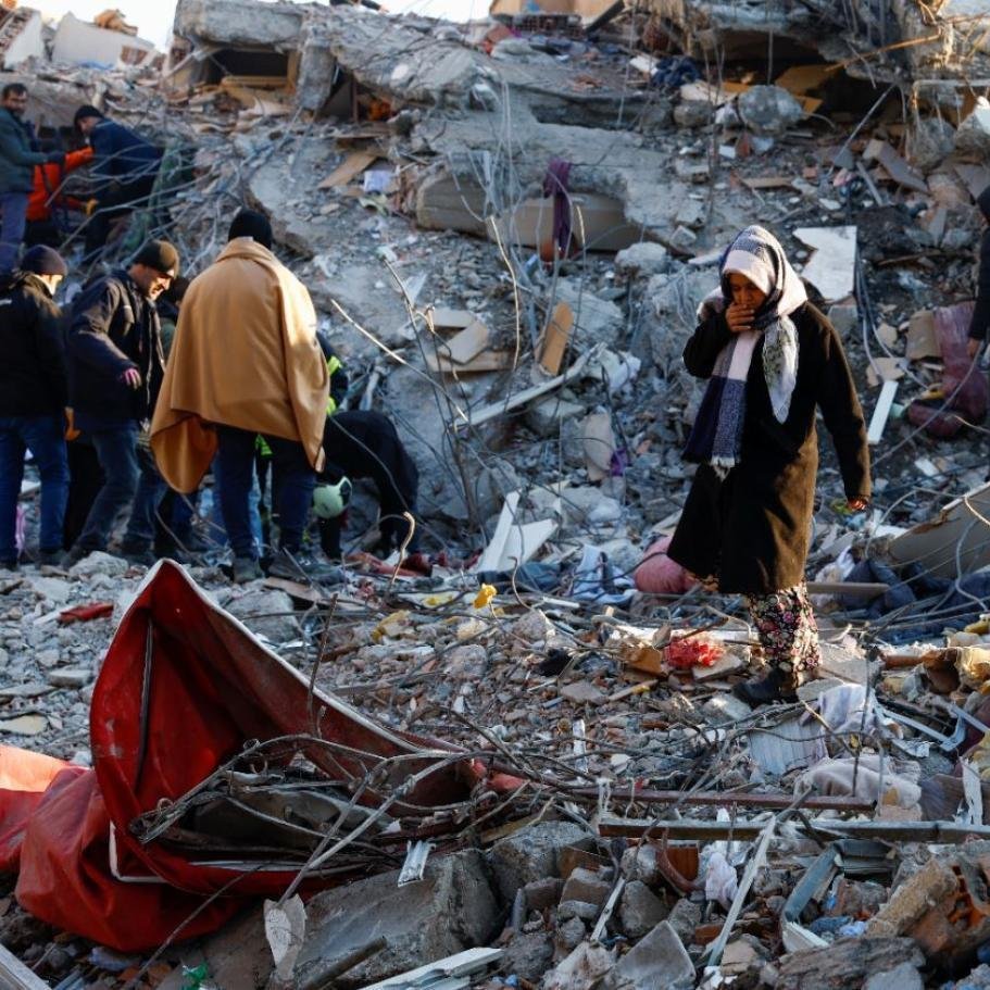 Toplum Çalışmaları Enstitüsü’nün 6 Şubat depremlerine ilişkin çalışmasına göre, 2023’te deprem bölgesinde net göçün 293 bin kişiye ulaştığı, bu rakamın uzun dönem ortalamasının 5,2 katı olduğu belirtildi.
