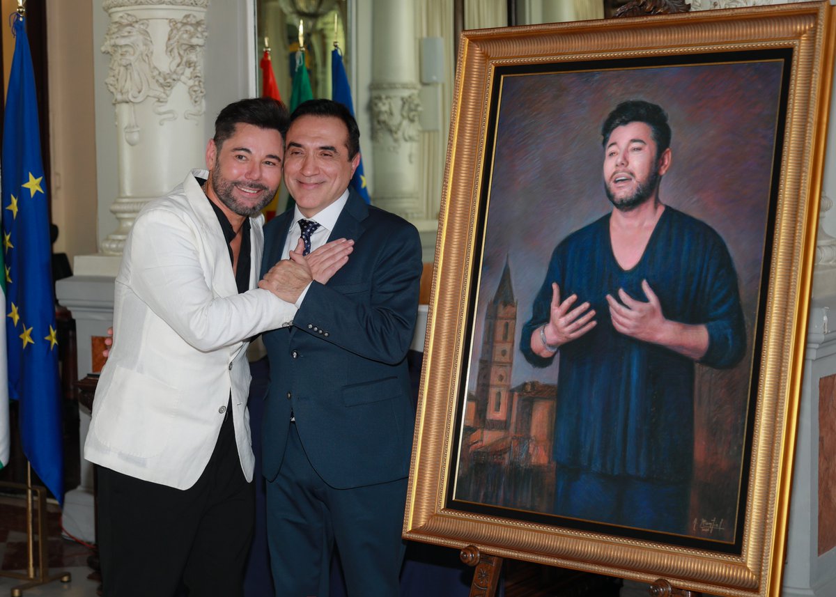 antonmg64's tweet photo. Junto al retrato que he pintado de Miguel Poveda para el Cartel del 50 Aniversario del Concurso Nacional de Saetas "Ciudad de Málaga"
#miguelpoveda #antoniomontiel https://t.co/vjHxFBGoGB