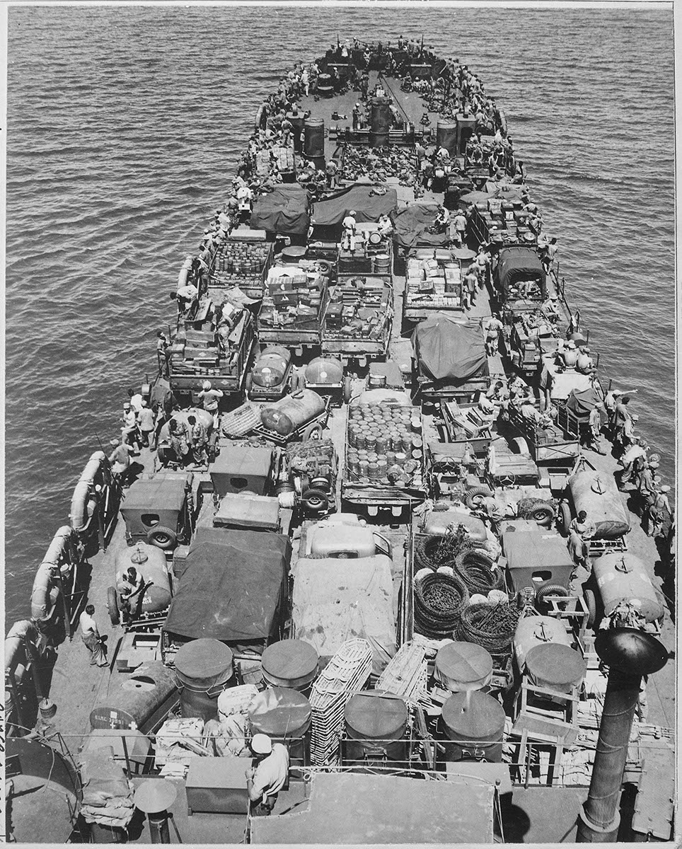 LostInTimeVids's tweet photo. This photo shows a WWII Allied landing ship heavily loaded with vehicles and supplies. Invasion of Cape Gloucester, New Britain, 24 December 1943 https://t.co/6sUA4Npyfm