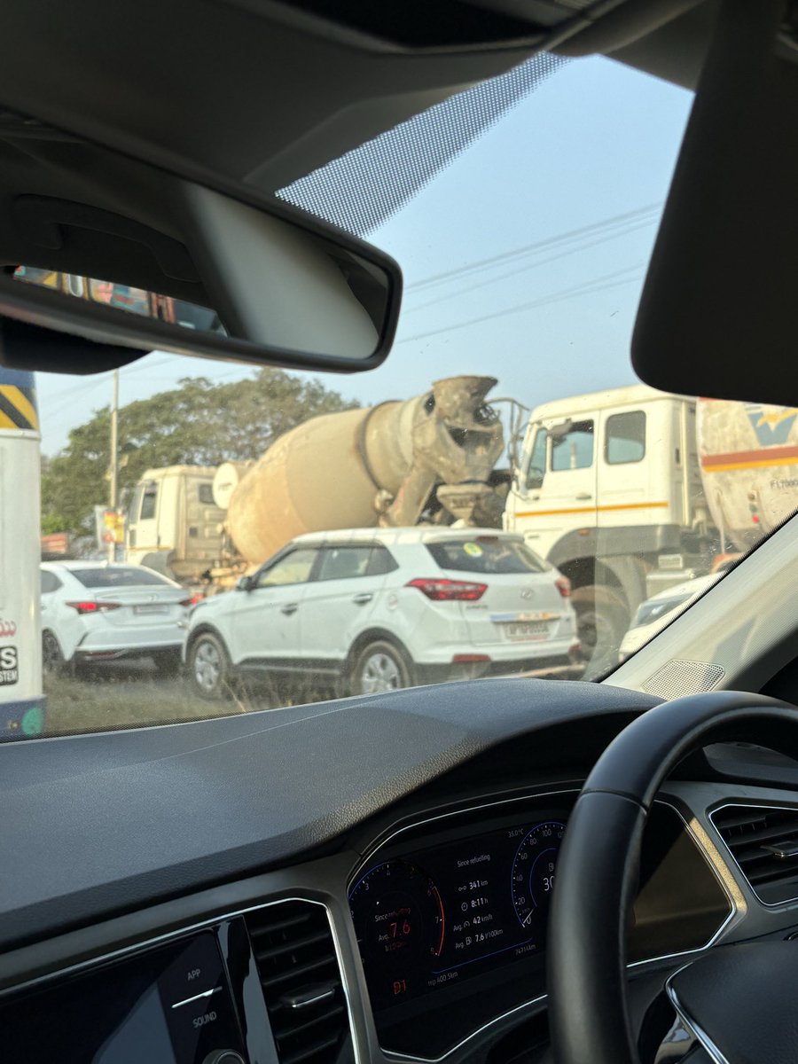 deepsajja's tweet photo. @VjaCityPolice if you have a big political figure coming to the city please plan accordingly next time. Em erripuk planning ra idi. https://t.co/KSFRti4zWF