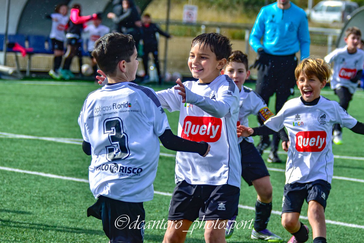 CE Constància tweet media