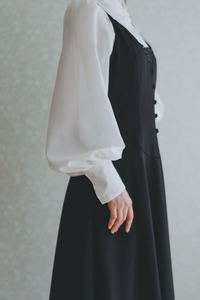 narumito1990's tweet photo. ❖ basque waist jacquard camisole dress
❖ round collar blouse
販売日：2/8(日)21:00〜

在庫販売をいたします！数量に限りがありますので、ぜひお見逃しのないようご覧くださいませ🕊️ https://t.co/80PfP9c1w2