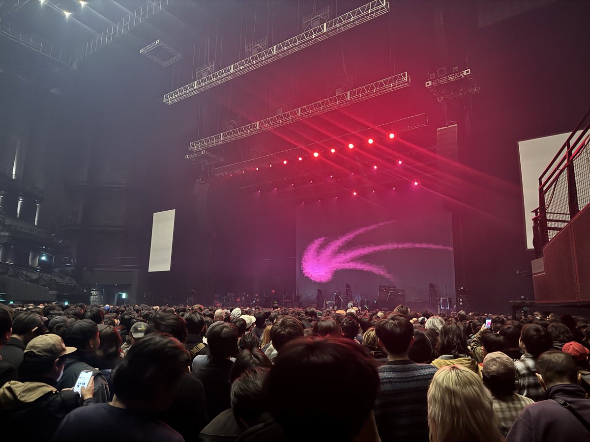 ymd5's tweet photo. 駆け込んで4曲聴けた
青春の夢がバーティカルに伸びた未来に溶け込むような浮遊感と共に去る
I only said
when you sleep
now you
You never should
#マイブラ https://t.co/TjHUDEYQjV