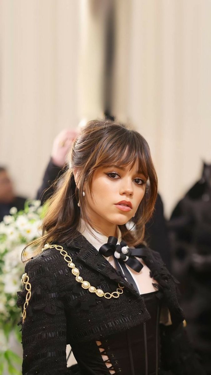 Wednesday_Time's tweet image. HD Pics of @wednesdayaddams 
#wednesday Bagus!