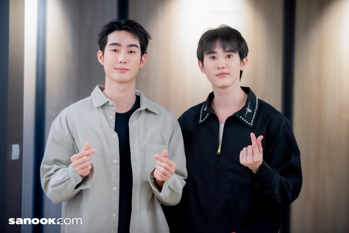 Sanook's tweet photo. สัมภาษณ์เต็ม “ฟอส-บุ๊ค” ชวนเตรียมตัวกดบัตรงาน "ความลับในบทเพลงที่บรรเลงไม่รู้จบ Final EP. FAN MEETING" 

📎https://t.co/Aq38fXKvpG

FORCEBOOK MOS PRESS D3
#MelodyOfSecrets 
#forcebook #ฟอสบุ๊ค 
#fforce_ #kasibook 
#sanook https://t.co/GcOyFZaCq6
