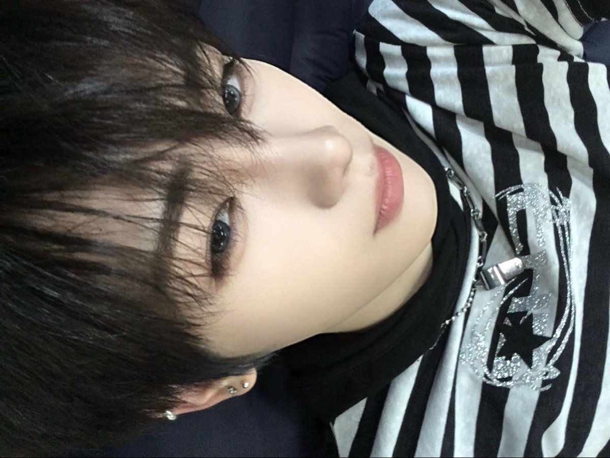 4zzever's tweet photo. 조우안신셀카타율미쳐서
머리아프다  최애셀카고르기가.. https://t.co/AQhvmv8FuI