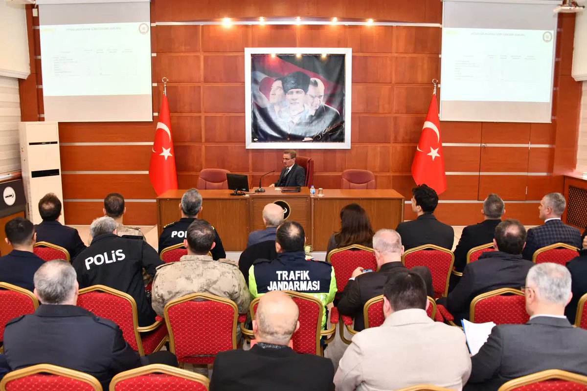 gumushane's tweet image. Gümüşhane'de Karayolu Trafik Güvenliği Stratejisi İl Yürütme Kurulu Toplantısı yapıldı

gumushane.gen.tr/gumushane/gumu…

#gümüşhane #haber #jandarma #emniyet #AydınBaruş #ValiA