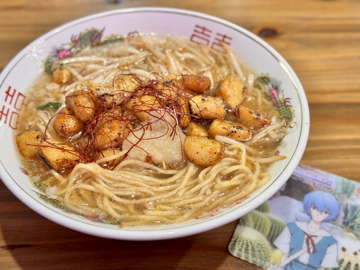 muumin_craft's tweet photo. 宇部でにんにくラーメンチャーシュー抜きを食べる
あと駅前に初号機の腕が落ちてた https://t.co/nSkVL7nirb