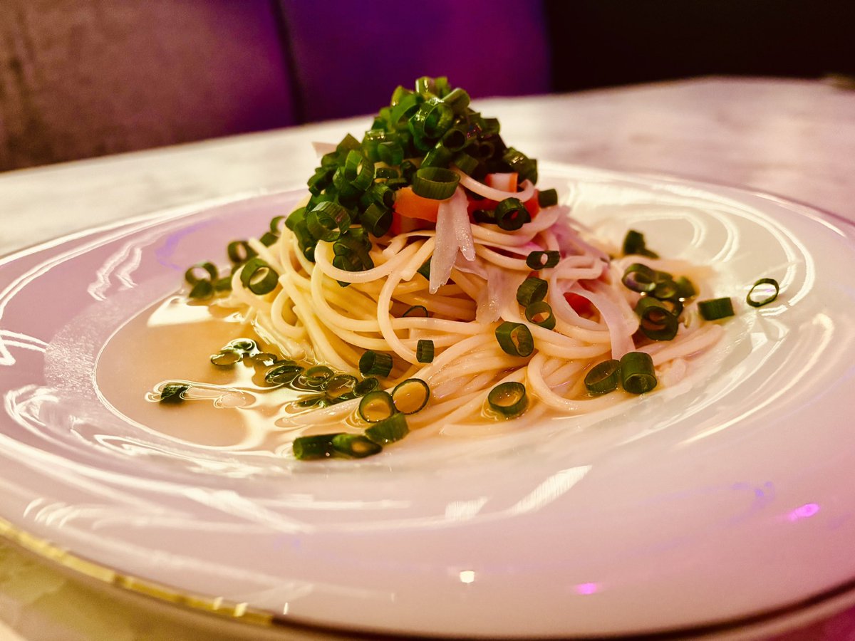 弊社のシーシャBARでは賄いご飯がでるなどする。