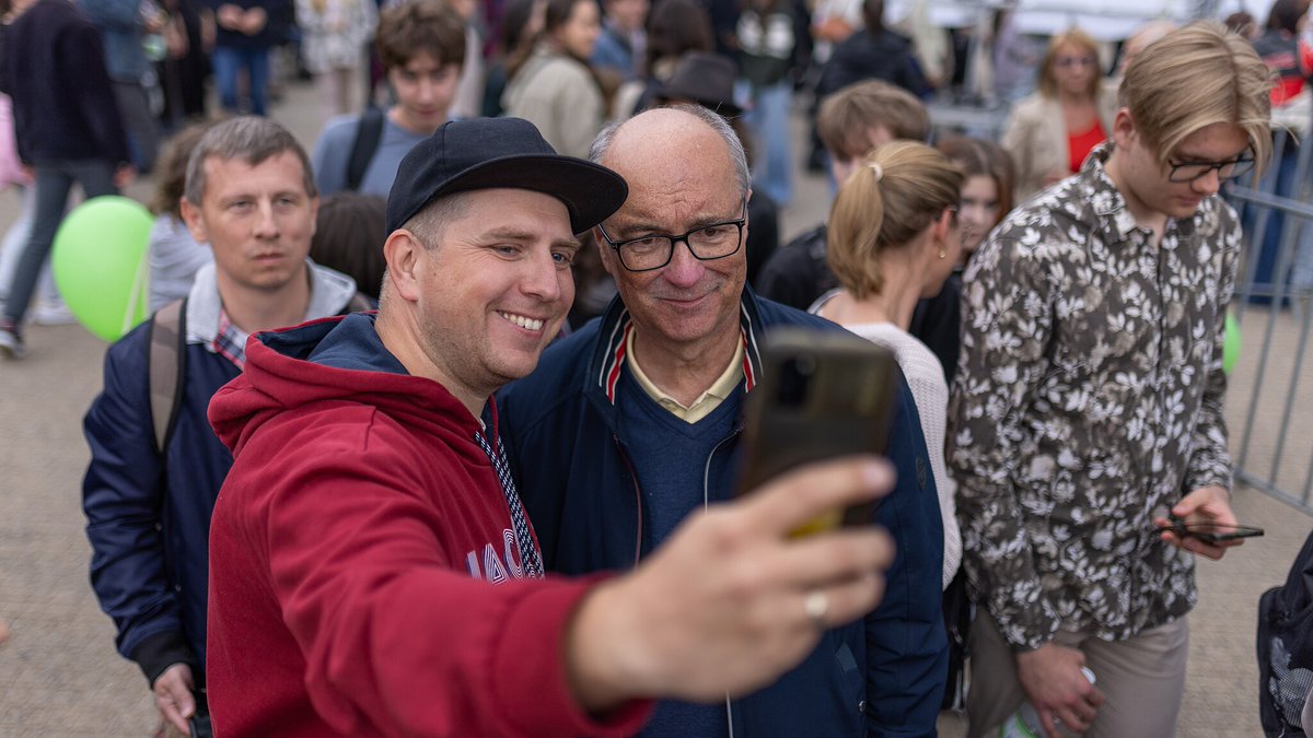 WŁODZIMIERZ CZARZASTY KRYTYKUJĄC TRUMPA OGRAŁ POLITYKÓW PIS-U

💎5 lutego ambasador USA w Polsce Thomas Rose ogłosił na X zerwanie kontaktów z marszałkiem Sejmu Włodzimierzem Czarzastym, motywując to „brakiem szacunku” wobec Donalda Trumpa po tym, jak druga osoba w państwie nie