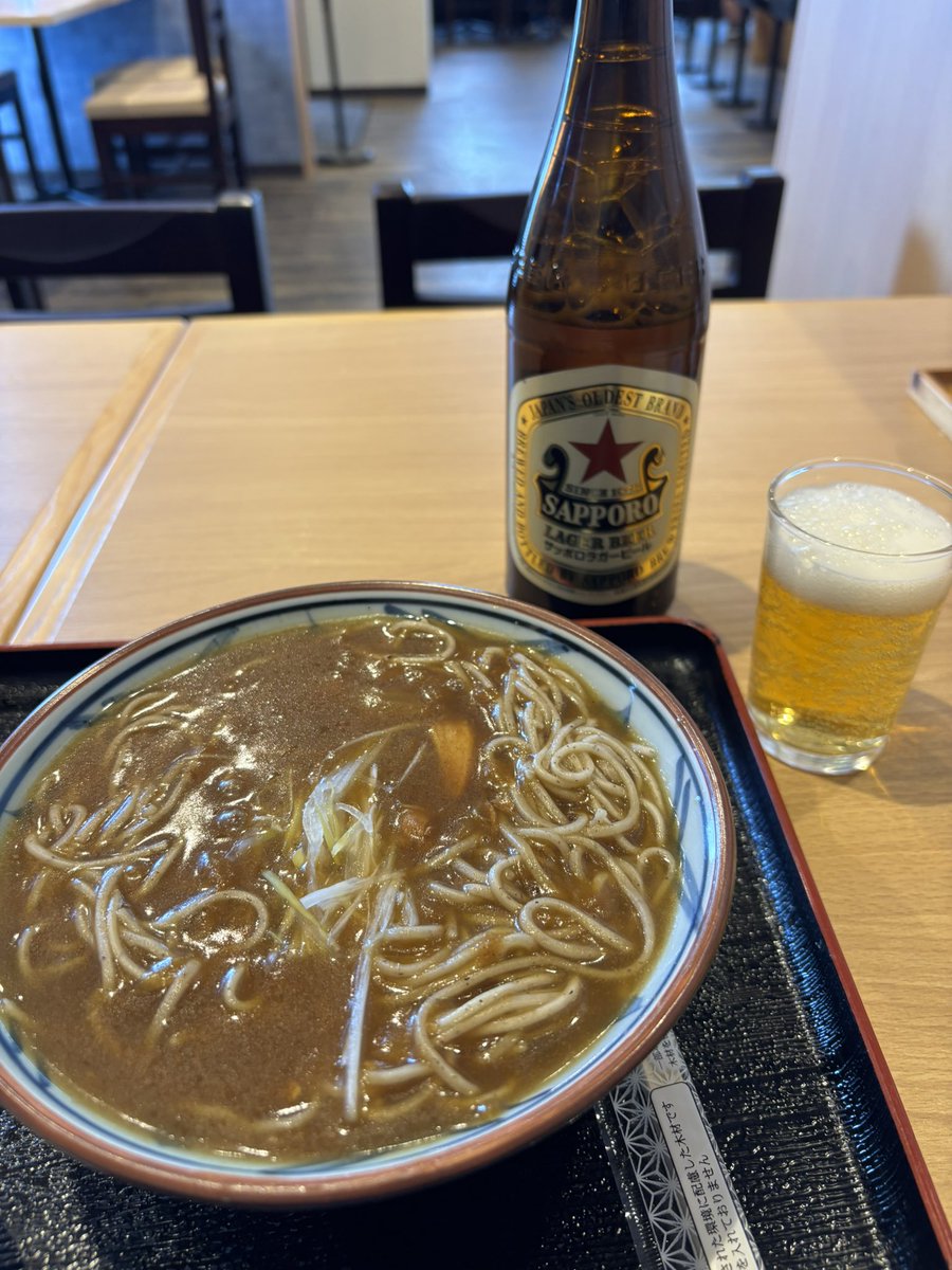 lan70000's tweet photo. カレー南蛮&amp;ビア〜
最高すぎん？😁 https://t.co/SNPGMYOwwj