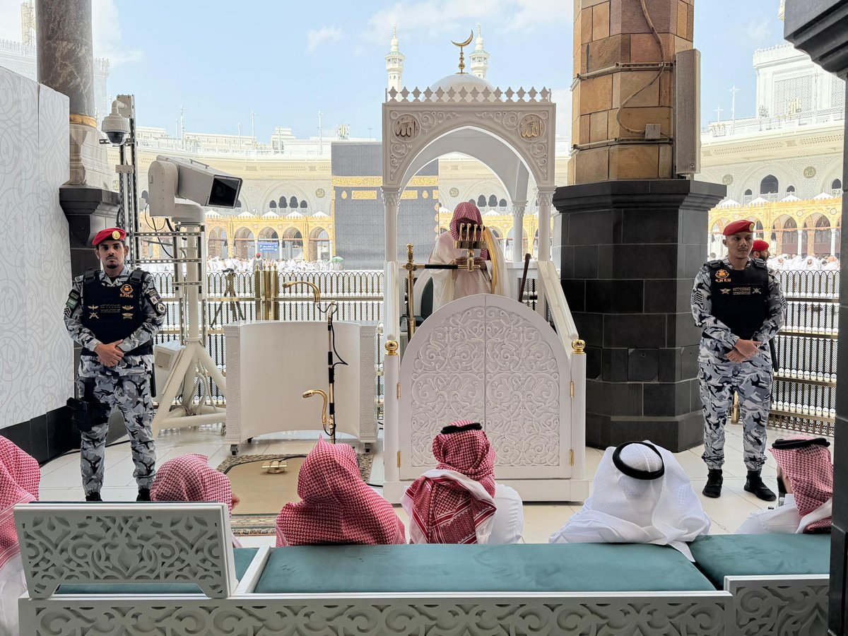 security_gov's tweet image. جهود القوات الخاصة لأمن الحج والعمرة بـ #المسجد_الحرام لصلاة الجمعة.