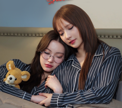 เกร็ดความรู้ลัลล์ไวน์ : ลัลล์เป็นคนที่มีแก้ม (ในนิยายลัลล์โดนไวน์จับแก้ม น้วยแก้ม นวดแก้ม หยิกแก้มบ่อยมาก🤣) ส่วนไวน์จะโครงหน้าเรียวกว่า คมกว่า เอาจริงๆ ไวน์จะออกแนวสวย แต่ลัลล์จะสวยและน่ารักด้วยแม้ว่าจะแต่งตัวเก่ง แต่งหน้าเฟียสๆก็ตาม 

#ลัลล์ไม่ชอบไวน์ #EnemiesWithBenefits