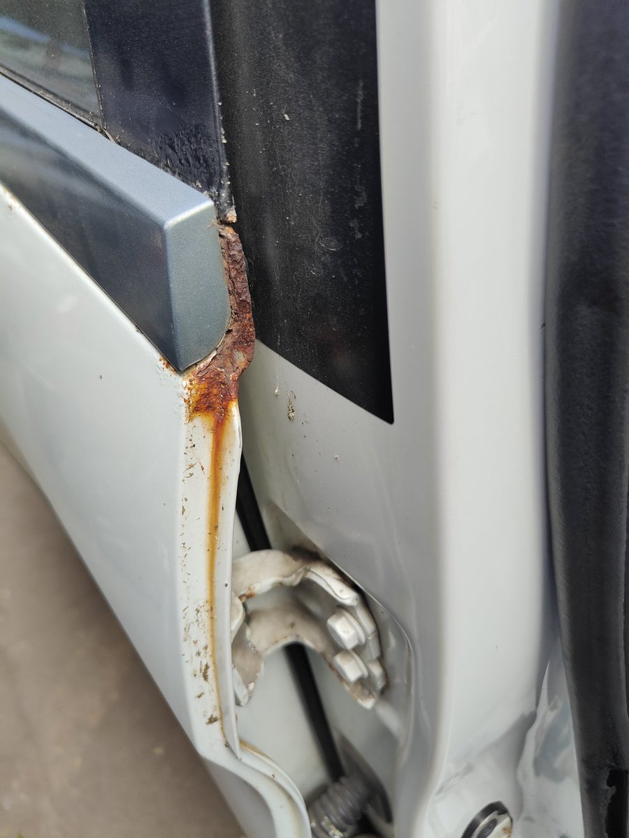 asoganshanmugam's tweet photo. @TataMotors_Cars it's been 2 days and still I am waiting for an update regarding the rust issue. Still can't understand how the car can automatically start rusting in 3 years. This is my 3rd car, I was using a Suzuki and Skoda b4 this. I never had this kinda issue. https://t.co/wLAu4tZkHo