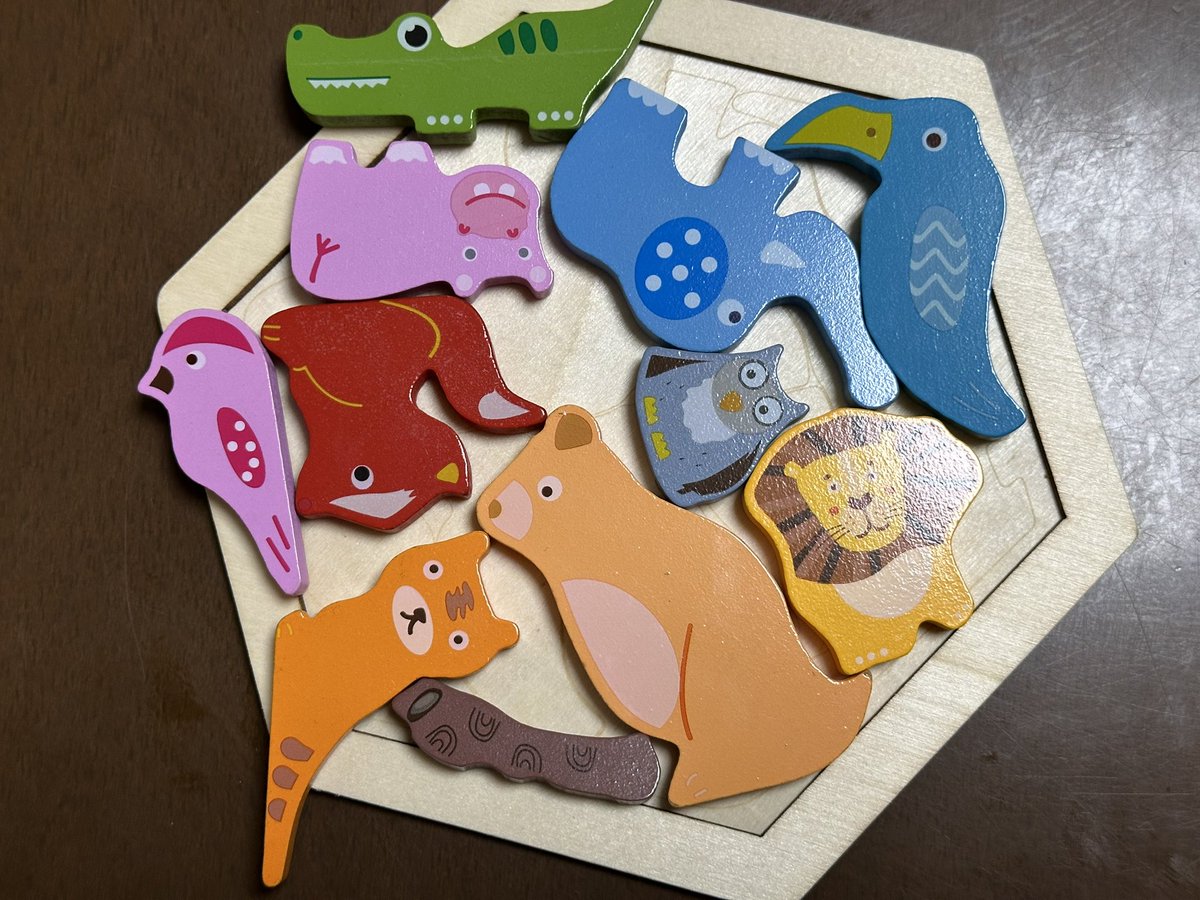 umamitan's tweet photo. アーテックの「木製六角パズルどうぶつ」のこのコーヒー色の謎どうぶつ、わかる人いますか？
ラッコかなぁっておもうんですけど。 https://t.co/08cIJietuL