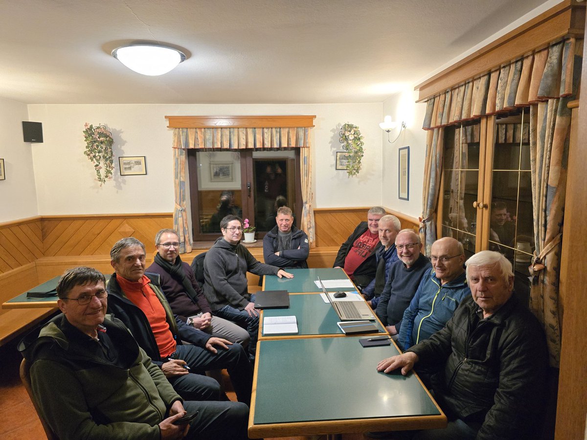framedic's tweet image. Utrinek iz volilnega štaba za državnozborske volitve 22. 3.2026.

Močna, povezana in predana ekipa je temelj uspeha.🔥

Samozavestno, po odličen rezultat v Idriji in Cerknem za skupno listo #NSi + #SLS + #Fokus.

Skupaj v Akcijo‼️

@NovaSlovenija @strankaSLS @Fokus_stranka