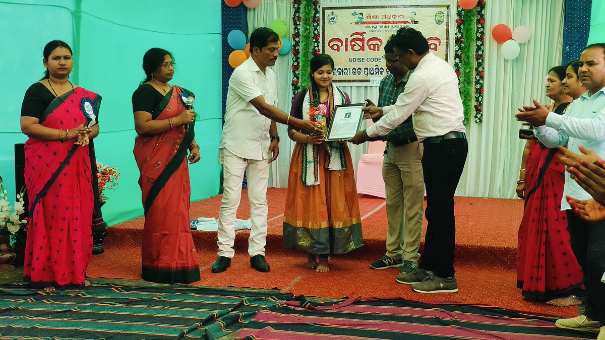 NrityamH's tweet photo. ନୃତ୍ୟ ଶିକ୍ଷାଦାନ କ୍ଷେତ୍ରରେ ଆମ “ନୃତ୍ୟମ୍” ଅନୁଷ୍ଠାନର ଛାତ୍ରୀ କାଜଲ ବେହେରାଙ୍କୁ ସମ୍ମାନିତ କରିଥିବାରୁ ବି. ନୂଆଗଡ ଉଚ୍ଚ ପ୍ରାଥମିକ ବିଦ୍ୟାଳୟର ମାନନୀୟ ପ୍ରଧାନ ଶିକ୍ଷୟିତ୍ରୀ ଡି. ଗୌରୀ ମେଡମ୍ଙ୍କୁ ଆମ ପକ୍ଷରୁ ହୃଦୟପୂର୍ଣ୍ଣ ଧନ୍ୟବାଦ ଜଣାଉଛୁ।ଏହି ସମ୍ମାନ କାଜଲଙ୍କ ପାଇଁ ଏକ ନୂତନ ପ୍ରେରଣା ସୃଷ୍ଟି  କରିବ|congratulation Kajal https://t.co/NYEpqhNuRq