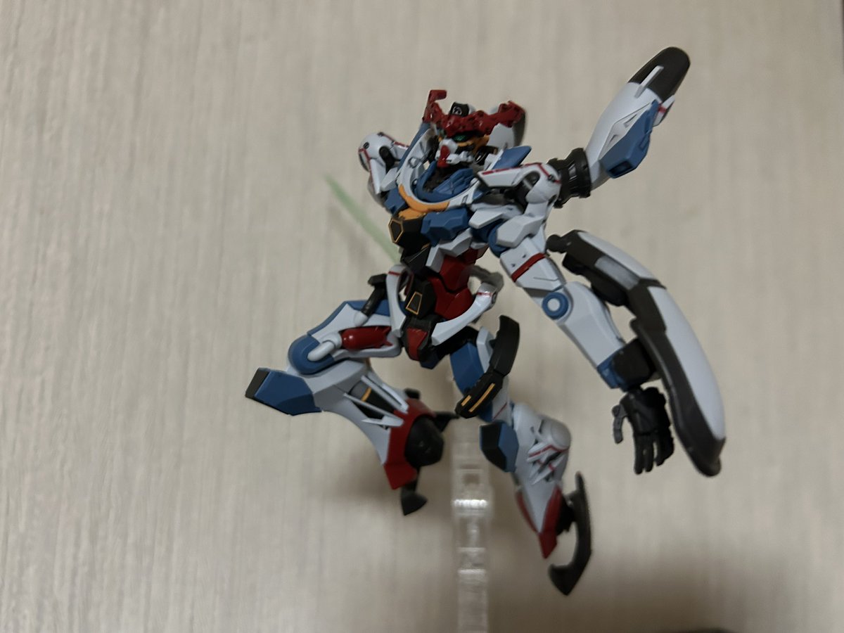 ガンダムできた！
パーツが小さ過ぎて目がショボショボ🫩
久しぶりに作ったので、ポリキャップ無しというバンダイ脅威のメカニズムに驚嘆😱
さあ、次はどの積みプラを作ろうかな？
#ガンダム 
#ガンプラ 
#GQuuuuuuuX 
#ジークアクス