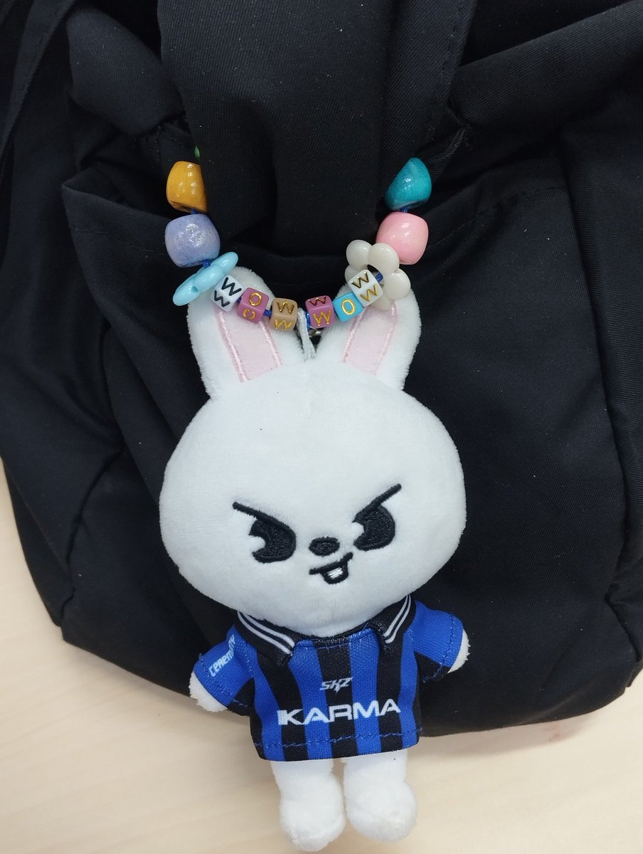 linoringcart's tweet photo. — stray kids: the dominate experience ❤️‍🔥
fan support by @linoringcart ☁️

hello! I'll be giving away some handmade charms on sunday at SMNE (�� ⁠◜⁠‿⁠◝⁠ ⁠)⁠♡

likes &amp; rts appreciated but not required! 

just say hi and approach us ^^ https://t.co/2Rxc8gkZZM