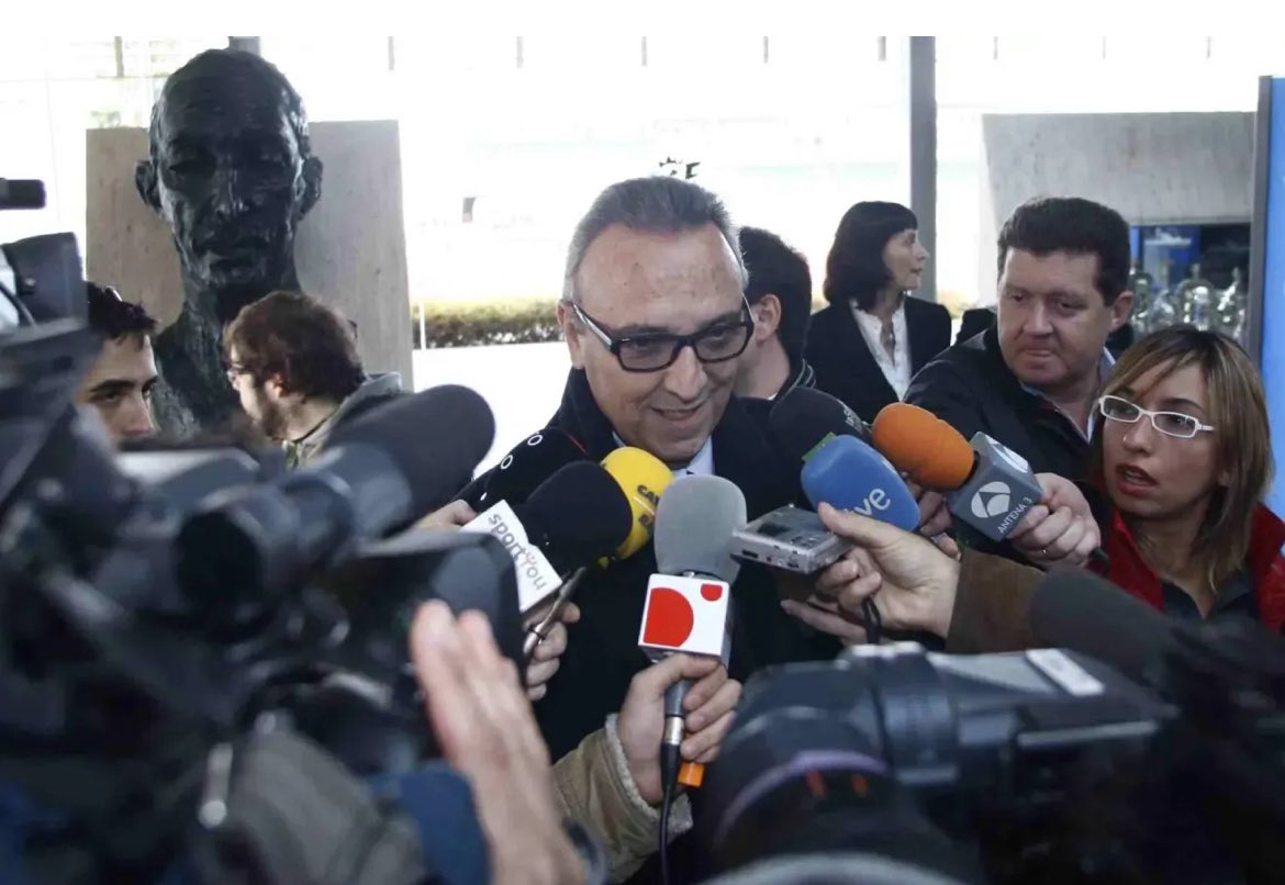 alfredoduro1's tweet image. “Pienso que el Real Madrid está haciendo, sin quererlo, mucho daño al fútbol, pero mucho. Ya no al Barça, al fútbol". Este es el nivel de cinismo de un ex vicepresidente del Barcelona que participó de los pagos a Negreira durante un montón de años. Escandaloso y ruin!!!