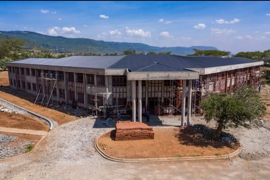 This is MaiMahiu Hospital. When Lee Kinyanjui left office, 90% of the construction was complete. The hospital was built between 2021 and 2022 before he left. Kihika said the reason why she hasn't done any development in Nakuru is because she was completing the stalled projects.