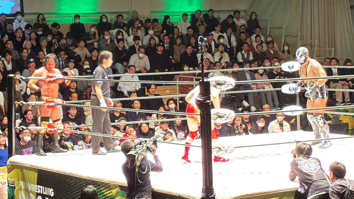 kakyyyn's tweet photo. 後楽園、NOAH。
ダガネキおった。
#NOAH https://t.co/VNmzoemlg8