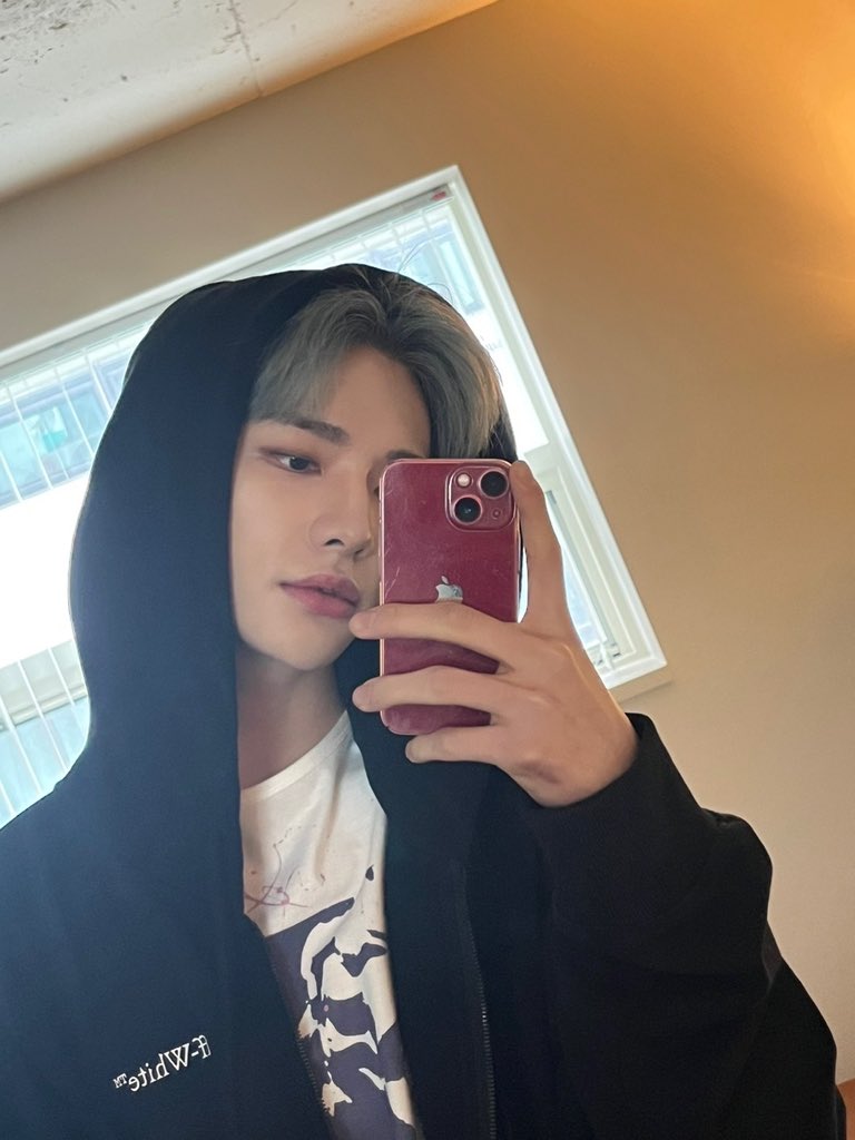 1119imstar's tweet photo. 2022.12.26
#스트레이키즈 #현진 https://t.co/H2TF7KwpR4