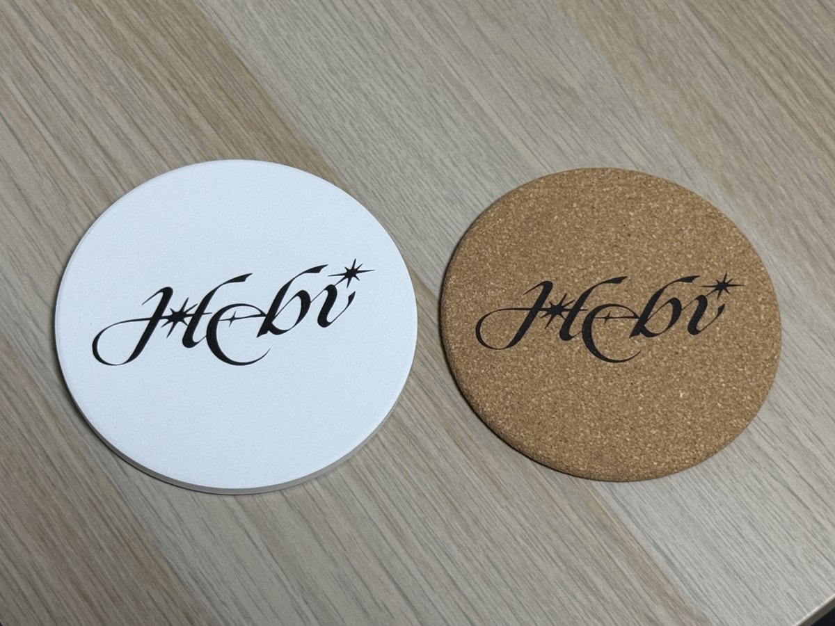 parkholmes5120's tweet image. #hebi
별것 아니지만 2월 21일 토요일 일페 때 작게나마 뱀뱀이분들께 나눔을 하려고 합니다... 규조토 코스터는 위버스 디지털구독 100일 이상이신 분들께, 코르크 코스터는 뱀뱀이분들께 조건없이 나눠드리려고 합니다. 금손분들의 명작들에 비해 별것 아니지만...많관부....