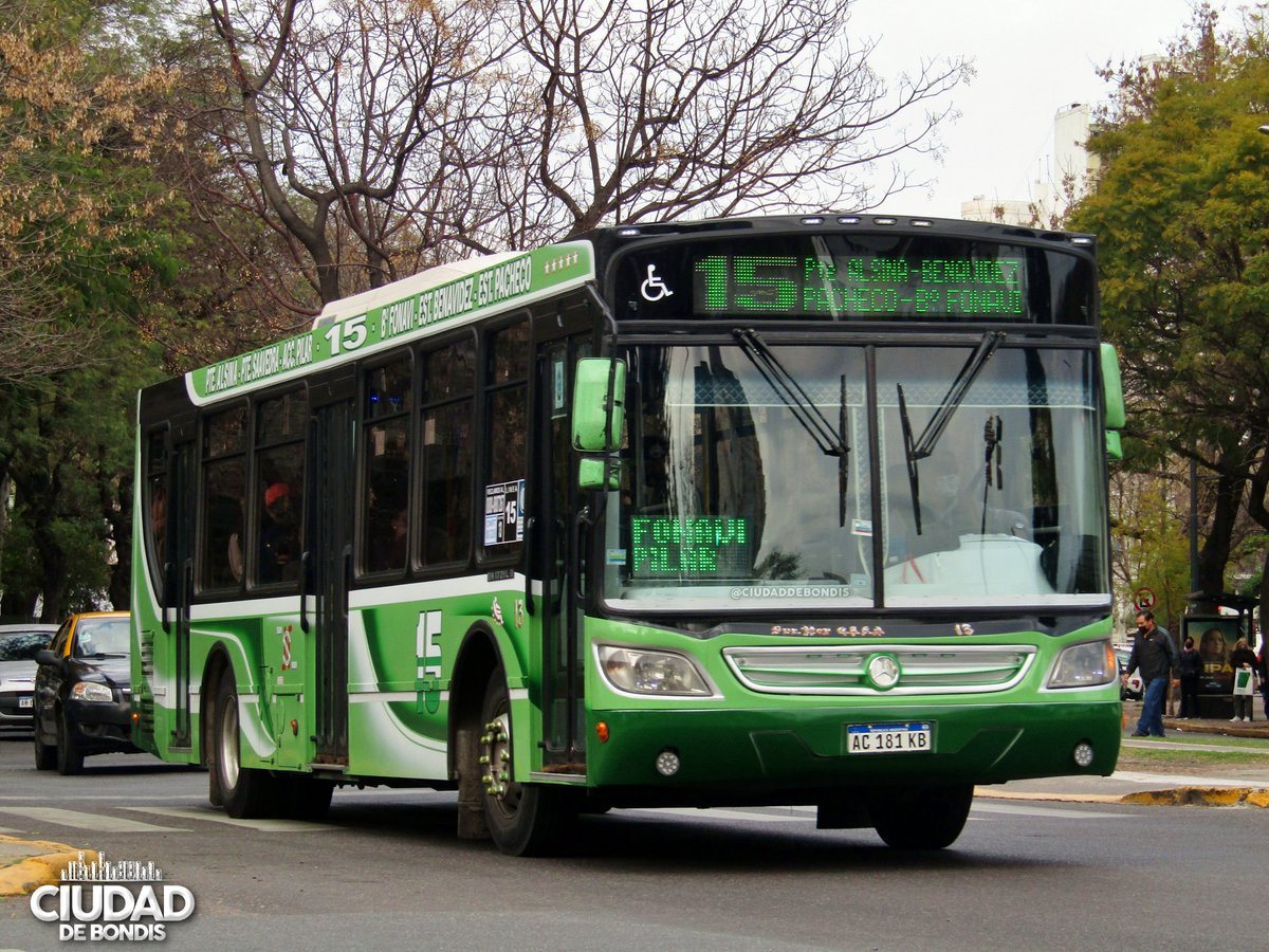 CiudadDeBondis's tweet photo. Estaría de paro la #Linea15.
No hay unidades en el recorrido y varios de ustedes nos reportan que no esta pasando https://t.co/1Kcy6mbMuW