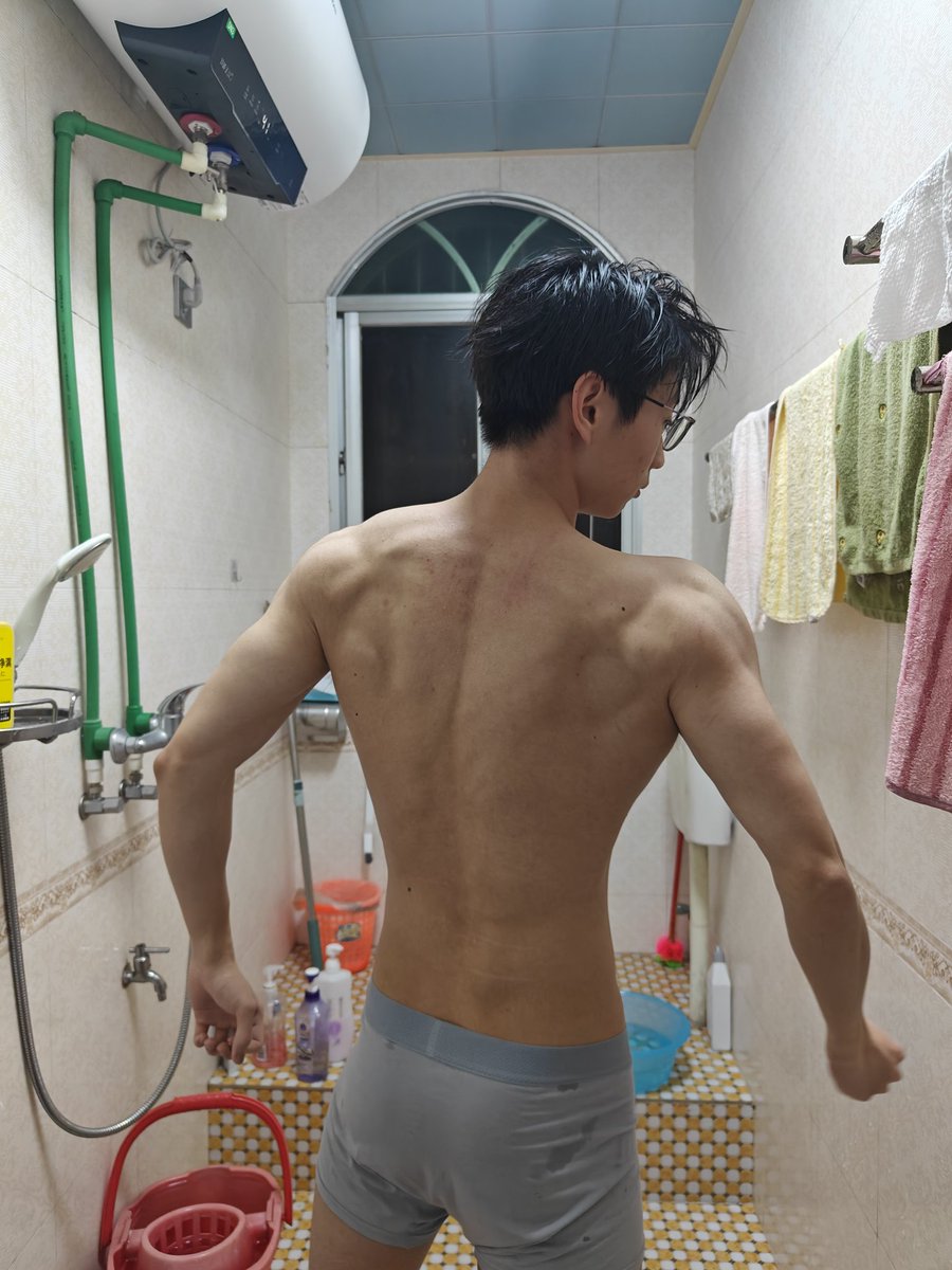 洗完澡就这样拍 然后感冒了😢 #薄肌