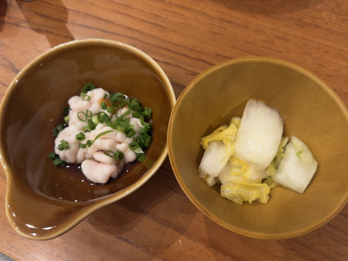 金曜なので白子ポン酢と白菜のお漬物を交互に食べます。

白子の凄まじい旨みで弾けた脳を白菜の清涼感がリセットしてくれるんだよなあ。

するんだよねマリアージュ。