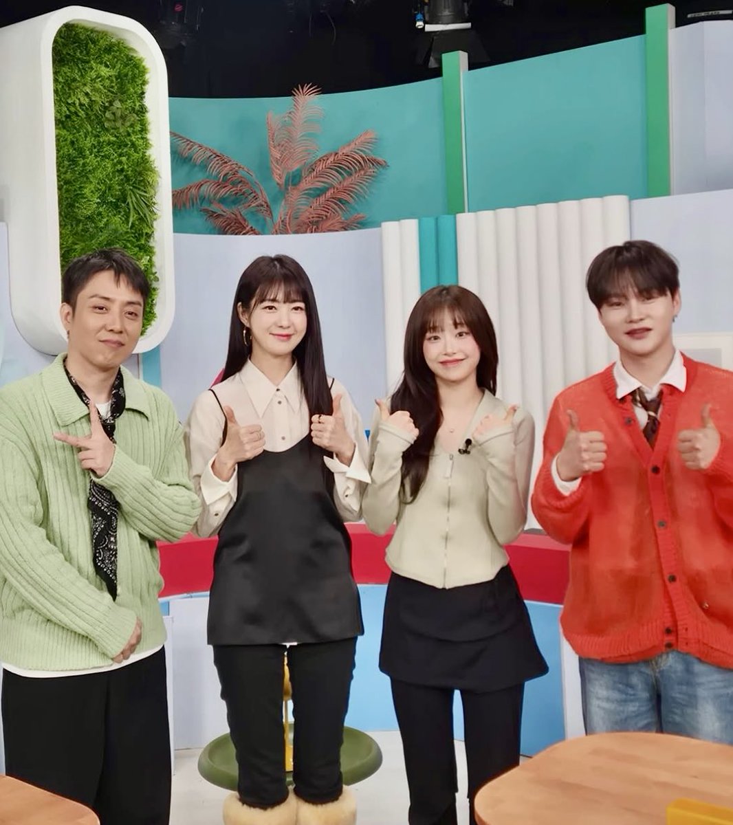 ✌️#은지원
20260207 살림남 HH2
Green knit with a neck tie scarf knot

cr. kbshomenam