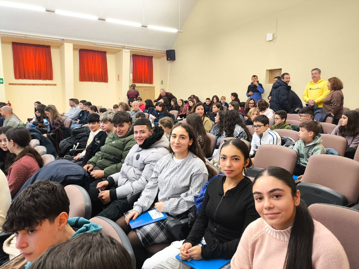 Del conflicto al diálogo. 🤝✨

Nuestros alumnos se forman en mediación escolar para resolver de forma pacífica y asertiva las diferencias que surjan en el aula. 🗣️💡

Una iniciativa de la Dirección Provincial de Educación de #Zamora por la convivencia. 🏫

#Mediación #Educación