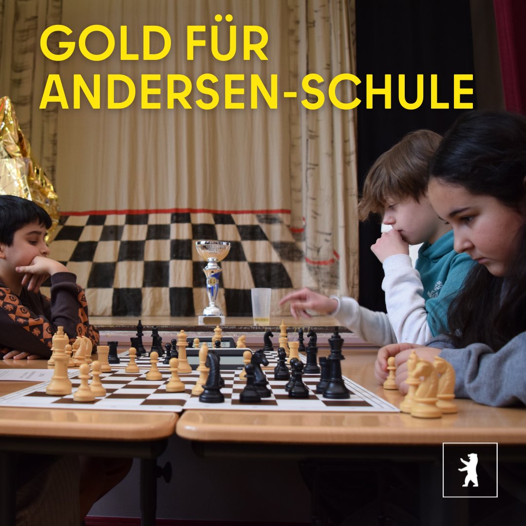 ♟️🏆 Die Andersen-Schule in Gesundbrunnen ist die erste Grundschule Berlins, die als „Deutsche Schachschule in Gold“ ausgezeichnet wurde. ✨ Seit 15 Jahren gibt es dort Schachunterricht – mit großem Engagement und Teamgeist. Glückwunsch an alle Schüler*innen &amp; Lehrkräfte! 💙