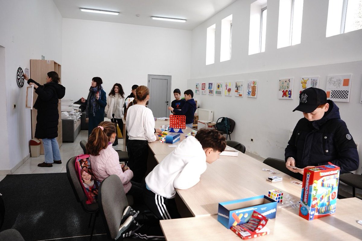 albania_unicef's tweet photo. 📍 After-school learning for 🧒in #Librazhd is more engaging every day 🙌 Homework, play &amp; creative activities help children learn, socialize, &amp; grow w/motivation💛.  #JoscelynFoundation &amp; municipality are delivering services thru 🤝established under #EU4SocialCare

@euinalbania https://t.co/wmjcx7Ihvs