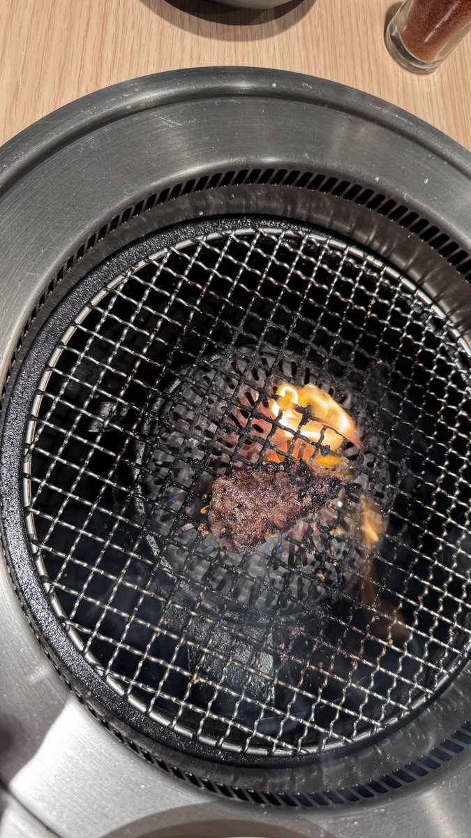 karimerodes's tweet photo. 僕はね、よく焼き派です。　　

#遅くなりましたが今年も宜しくです。　
#焼肉 https://t.co/In6Joiwcdt