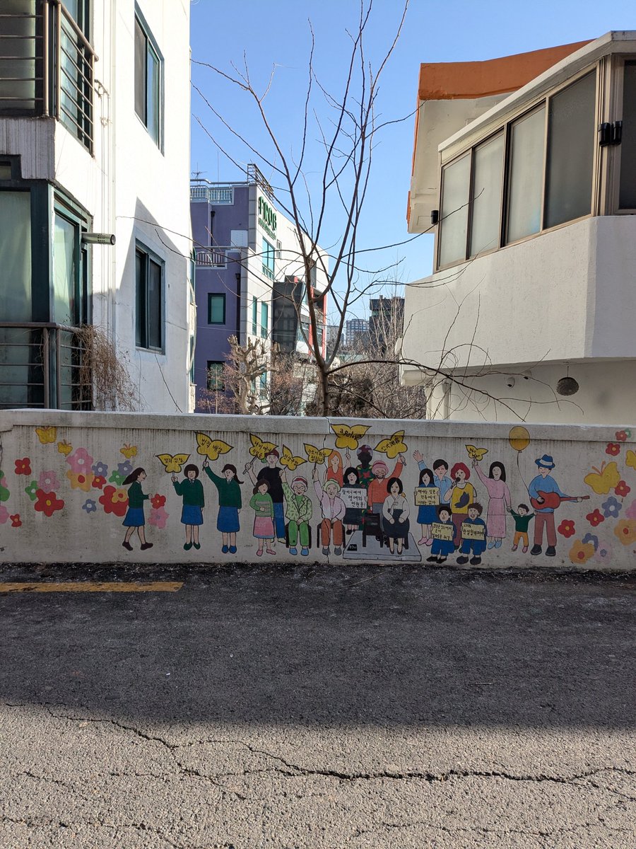 韓国の「戦争と女性の人権博物館」に行きました。日本軍が韓国をはじめとしたアジアの女性たちにいかに残虐なことをしたかがわかる場所。日本語ガイドもあってしっかり見れた。「日本政府はなぜ従軍慰安婦問題は無かったというのだろう。私が生き証人なのに」という被害者の言葉が壁に刻んであった。