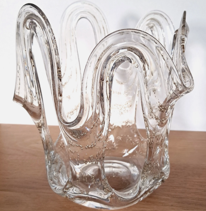 DaisyRain001's tweet image. Lovely clear with bubbles, Zorza art glass, 19cm tall, candle holder.  In fabulous condition and available here ebay.us/m/M3lCby #glass #candle #candleholder #Zorza #artglass #gifts