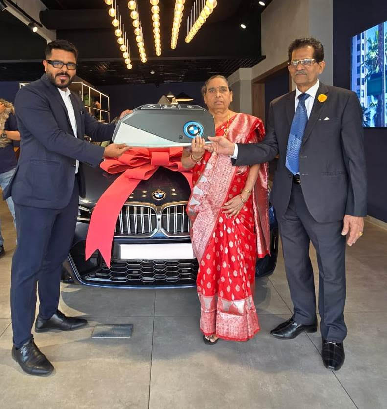 NavnitMotorsBMW's tweet photo. Congratulations to Mr. Roney Rodrigues on the delivery of the BMW 330Li M Sport LCI.
 A statement of refined performance and contemporary luxury. Wishing you miles of success and sheer driving pleasure.

#BMWNavnitMotors #BMWIndia #SheerDrivingPleasure #DeliveringHappiness #BMWMoments