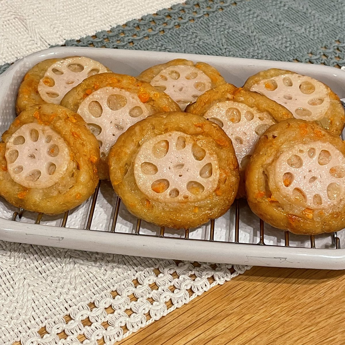 mayu_kitchen's tweet photo. れんこんのさつま揚げ作ったよかわいいね(   ᷇࿀ ᷆  )💚 https://t.co/BVkeTnP0OC
