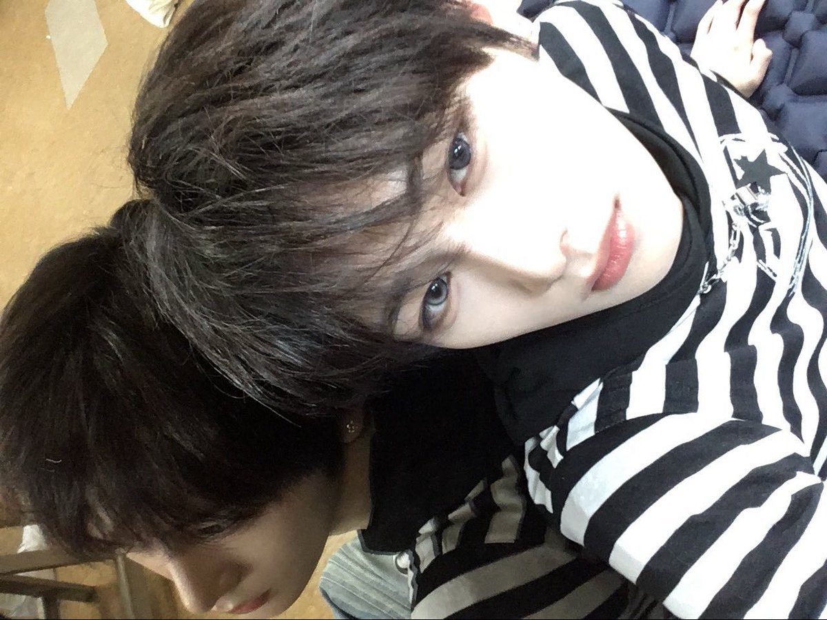 4zzever's tweet photo. 그거아는사람..
안신이의 고능고노출셀카는
몇년전으로부터거슬러올라왓으며.. https://t.co/NTP4wkKeZM