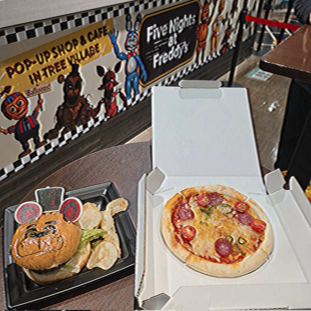 退勤帰りにフナフカフェに寄ってきた。 フレディピザも今夜で最後か