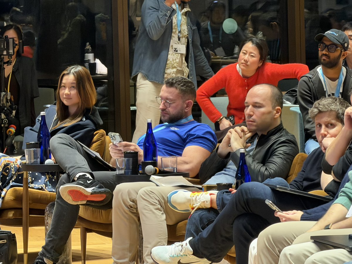 OpenAI and Anthropic are at war. On the same day, they both launched the world's best coding models— Codex 5.3 and Opus 4.6

Who has the best LLM? OpenAI invited 150+ top hackers to find out

Here’s the finalists from the Official Codex Hackathon at <a href="/cerebral_valley/">Cerebral Valley</a> <a href="/OpenAI/">OpenAI</a> (🧵):