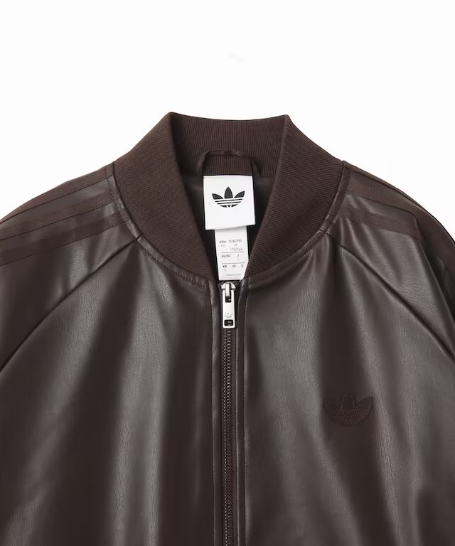 adidasのプレザージャケットに新色が出てた！このブラウンの色味
