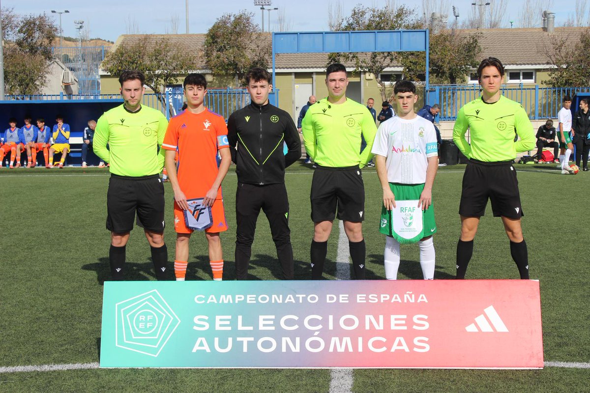 🏆 𝑪𝒂𝒎𝒑𝒆𝒐𝒏𝒂𝒕𝒐 𝒅𝒆 𝑬𝒔𝒑𝒂𝒏̃𝒂 𝒅𝒆 𝑺𝒆𝒍𝒆𝒄𝒄𝒊𝒐𝒏𝒆𝒔 𝑨𝒖𝒕𝒐𝒏𝒐́𝒎𝒊𝒄𝒂𝒔 <a href="/rfef/">RFEF</a> 

🔴🔛 En Juego

⚔️ <a href="/FFCV_info/">FFCV</a> 🆚 #AndaluzaSub16 
🏟️ Campos federativos <a href="/futbolaragon/">Real Federación Aragonesa Fútbol</a> 

📺 tinyurl.com/AndaluzaSub16D… 

💚🤍💚 𝑺𝒊𝒆𝒎𝒑𝒓𝒆 𝒄𝒐𝒏 𝒏𝒐𝒔𝒐𝒕𝒓𝒐𝒔 #Adamuz 

💟