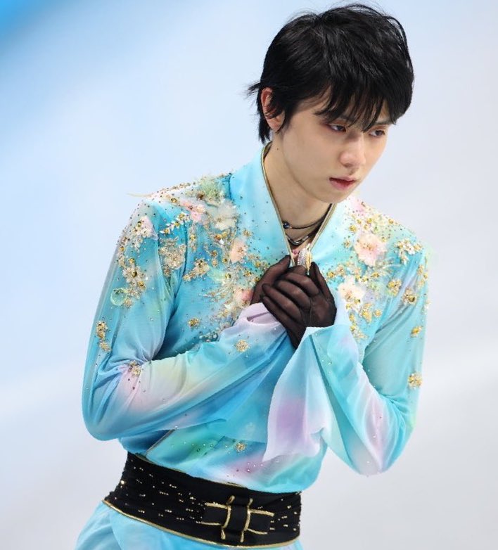 Yuzuru held in his hands the fire of an ending era. To take the final step from an expert to a master. 
He may not have won a medal, but he stepped out not only to master the ice, but above all, himself. 
#羽生結弦 #YuzuruHanyu
#HANYUYUZURU #olympics