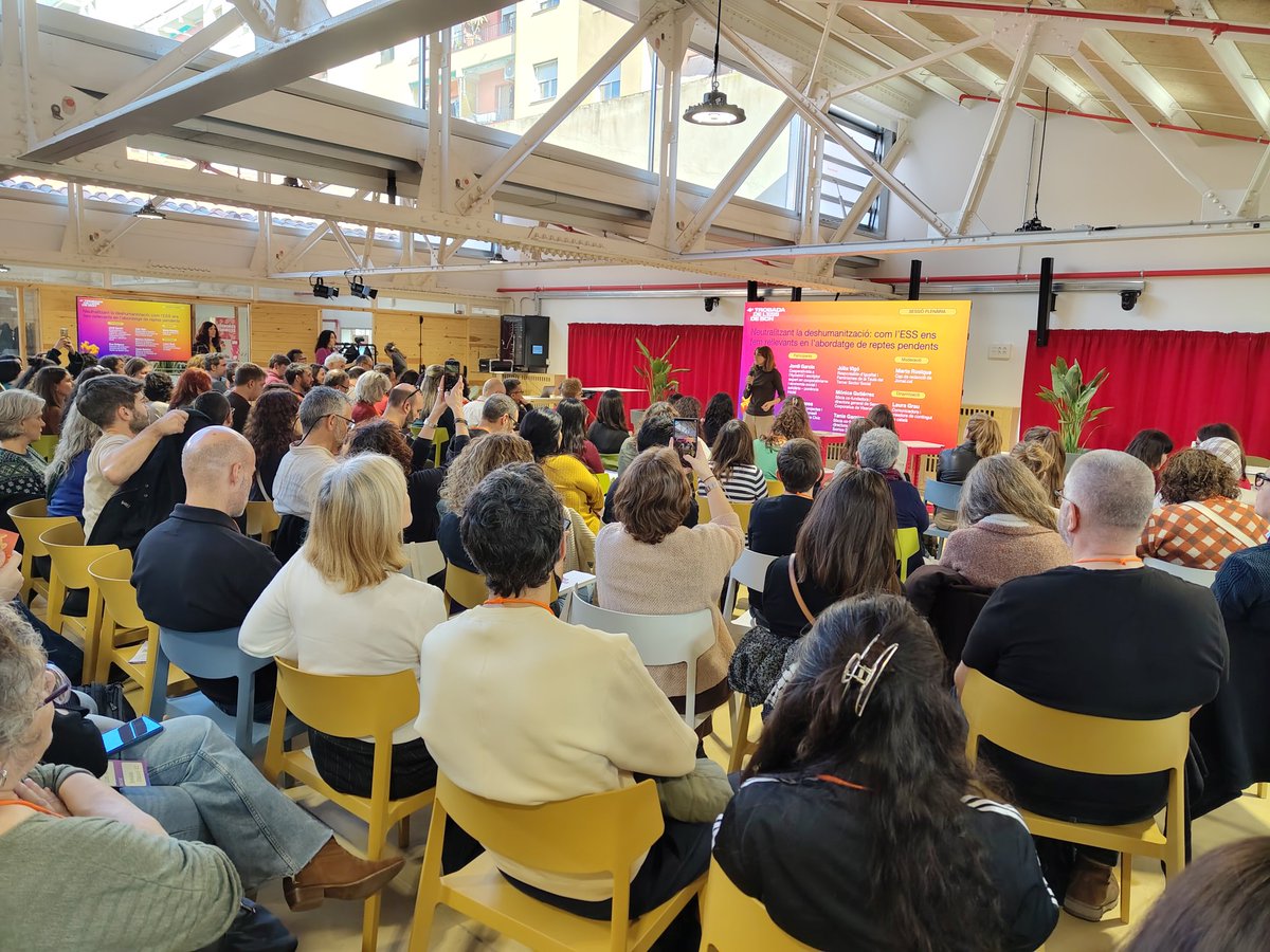 banca_etica's tweet photo. Avui som a #LaFebrerada, punt de trobada i intercanvi entre la ESS de Barcelona. Entre la urgència dels reptes pendents, presentem com les #FinancesÈtiques permeten salts a projectes transformadors https://t.co/M6721waTES